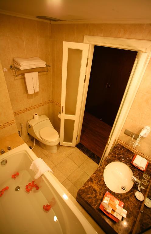 Royal Gate Hotel