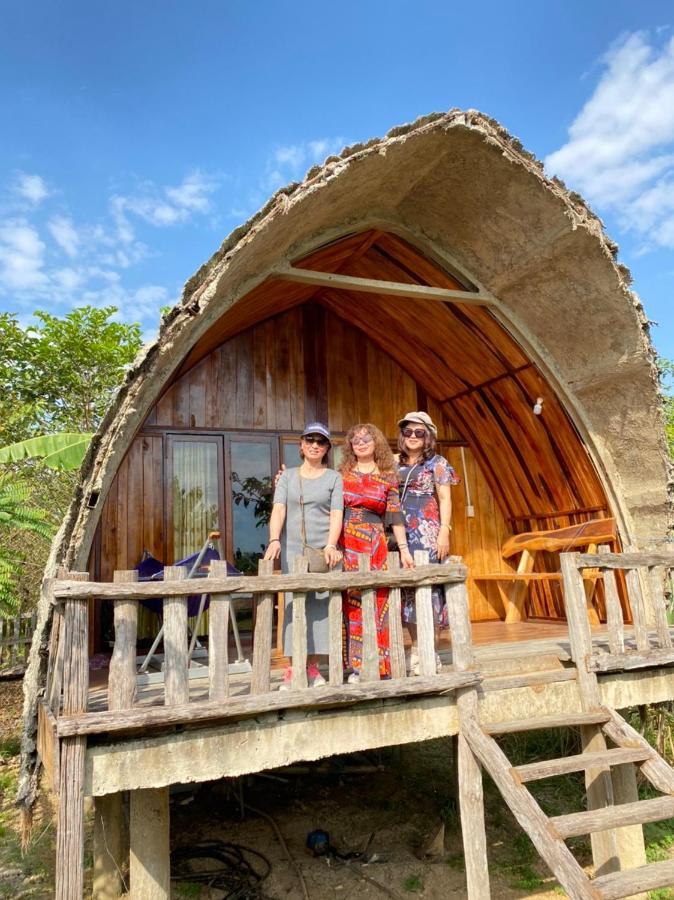 Resort Rice Straw Lodge- *