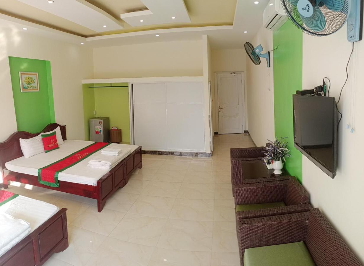 Red Hotel Con Son Island