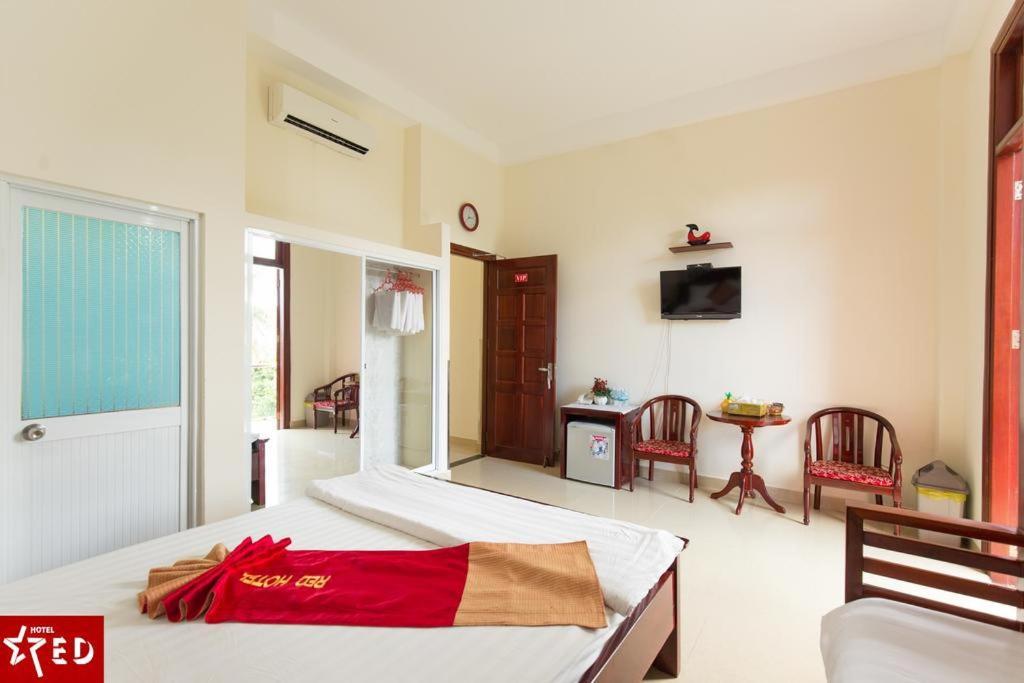Hotel Red Con Son Island