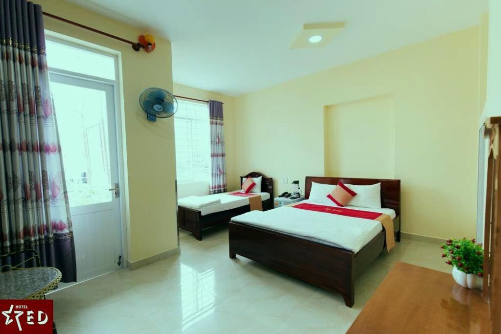 Red Hotel 2*
