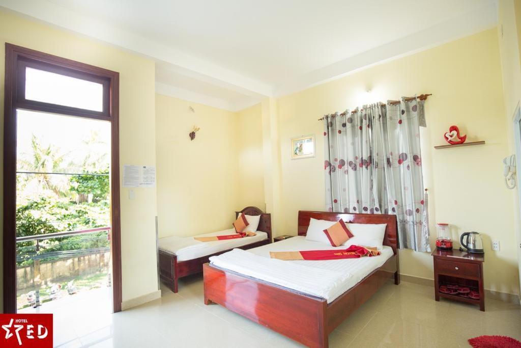 Red Hotel