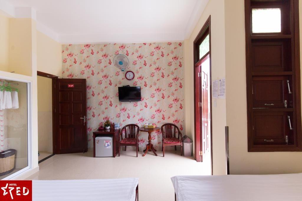 Hotel Red Con Son Island