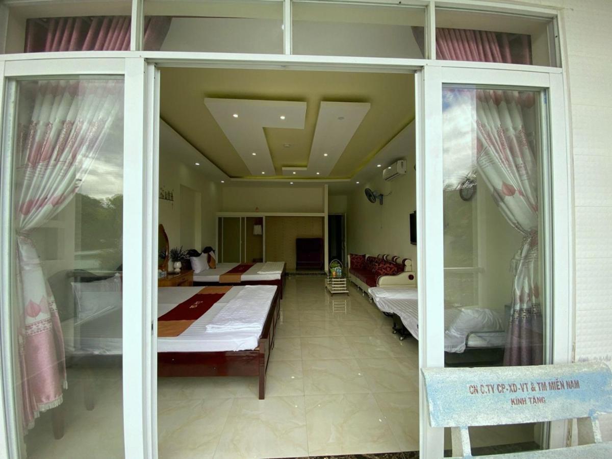 Red Hotel Con Son Island