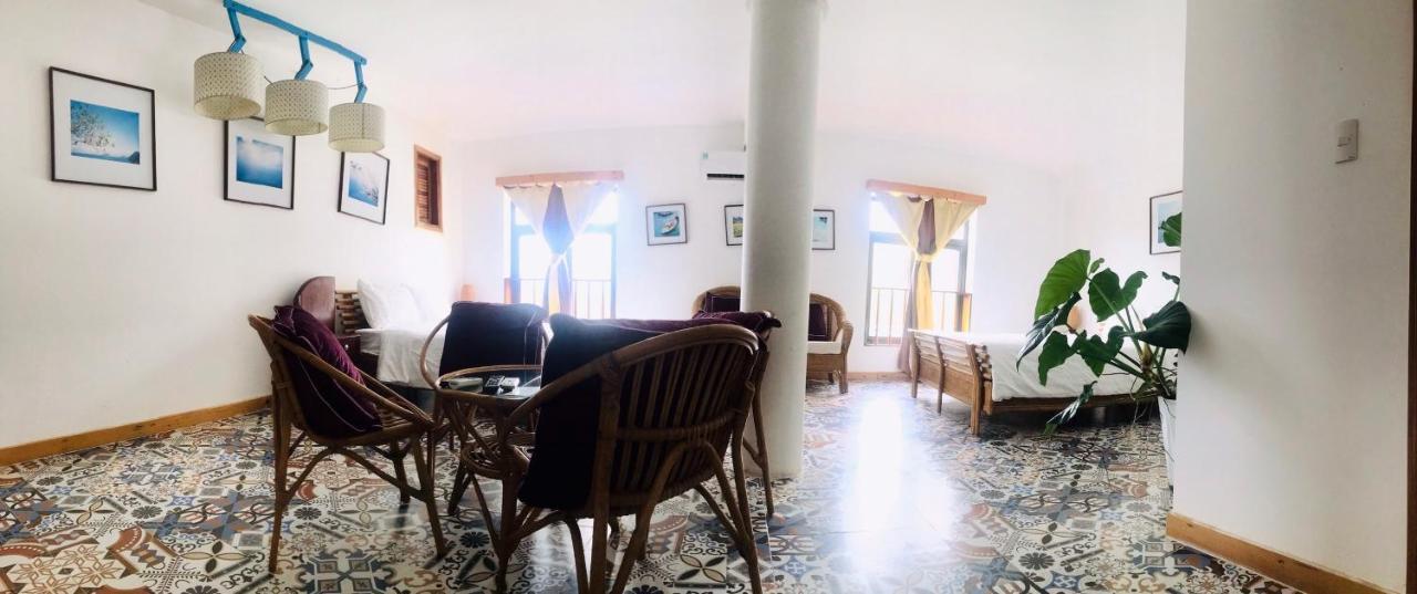 Hotel De Condor 2*
