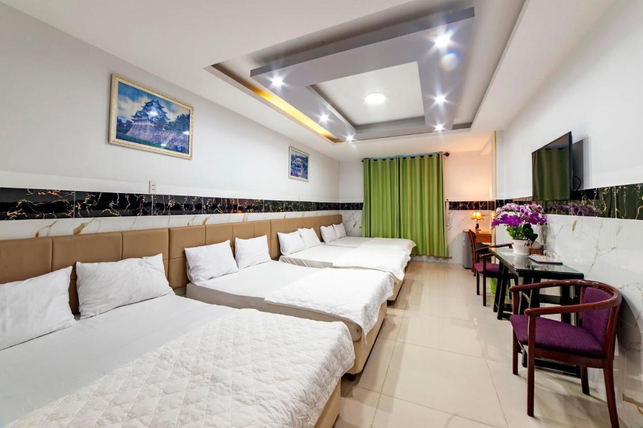 Khach San Quoc Cuong-di Tam *