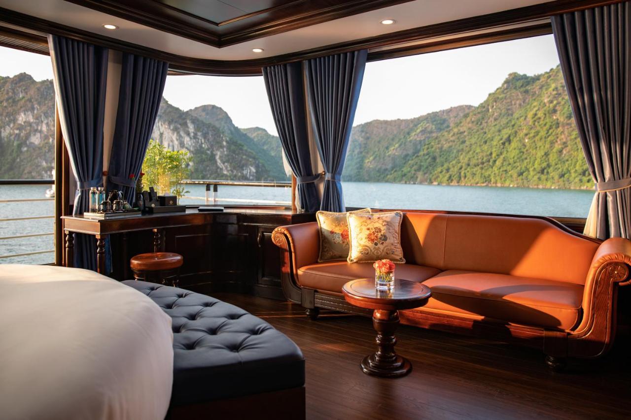 Botel La Casta Regal Cruise Hạ Long
