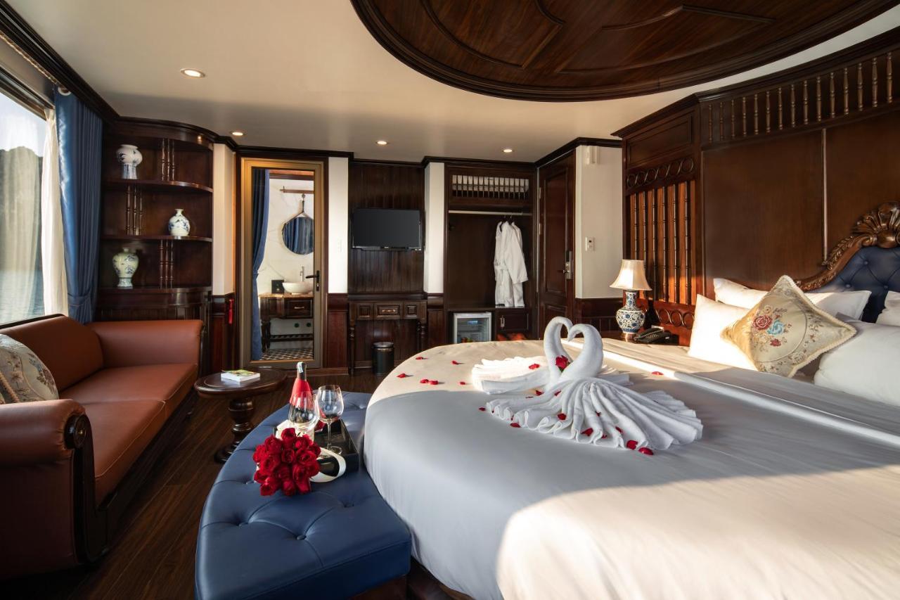Botel La Casta Regal Cruise Hạ Long