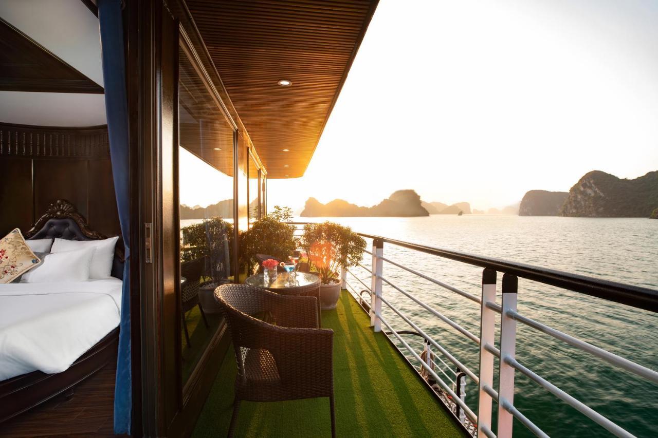 La Casta Regal Cruise Botel 5*