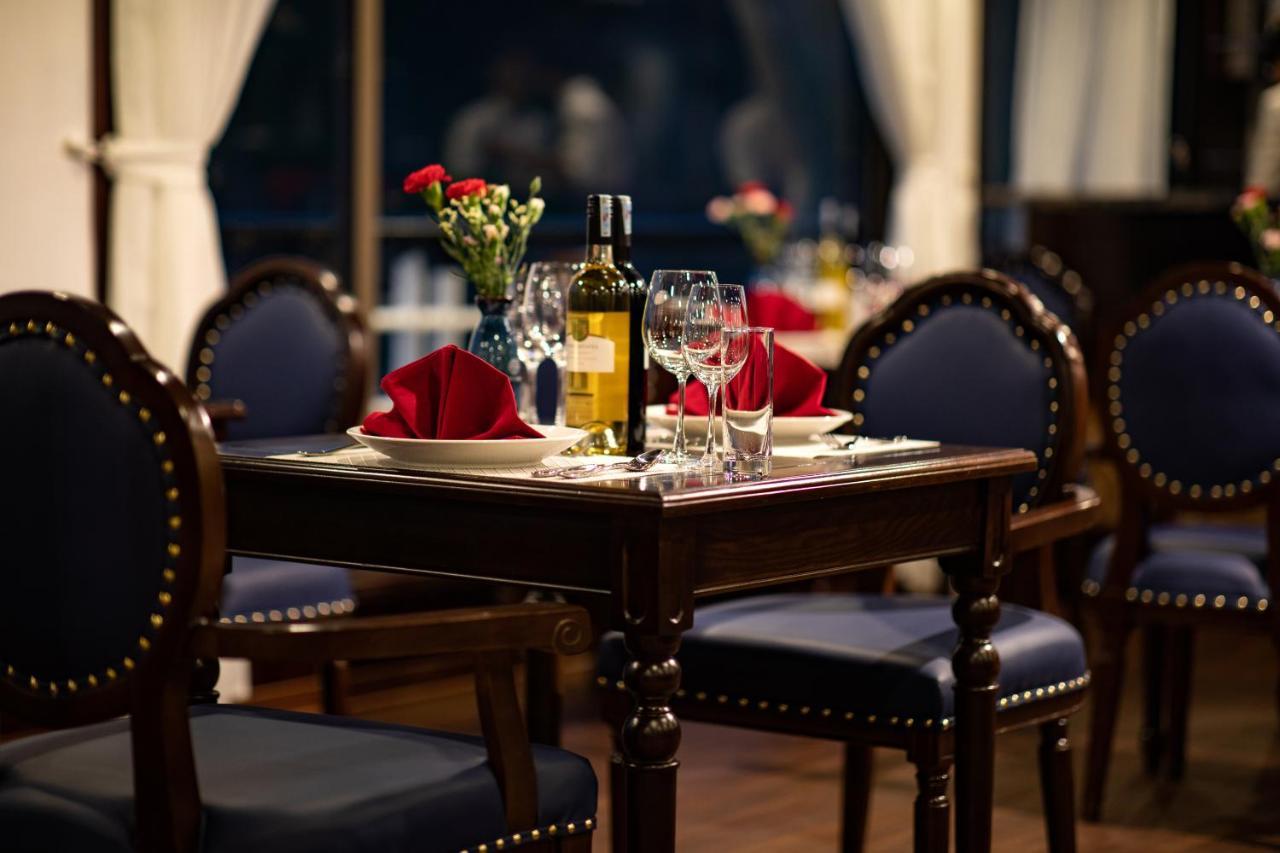 La Casta Regal Cruise Botel 5*