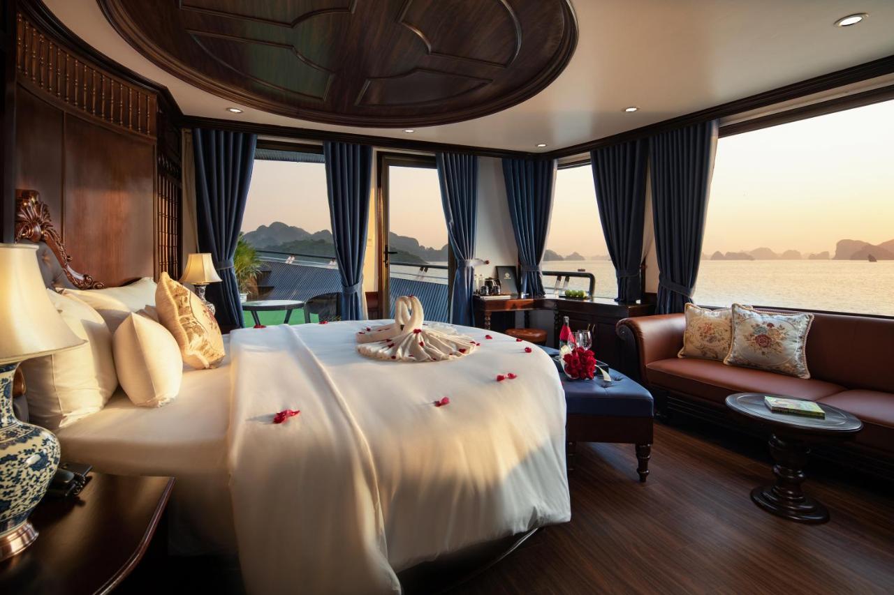 Botel La Casta Regal Cruise Hạ Long
