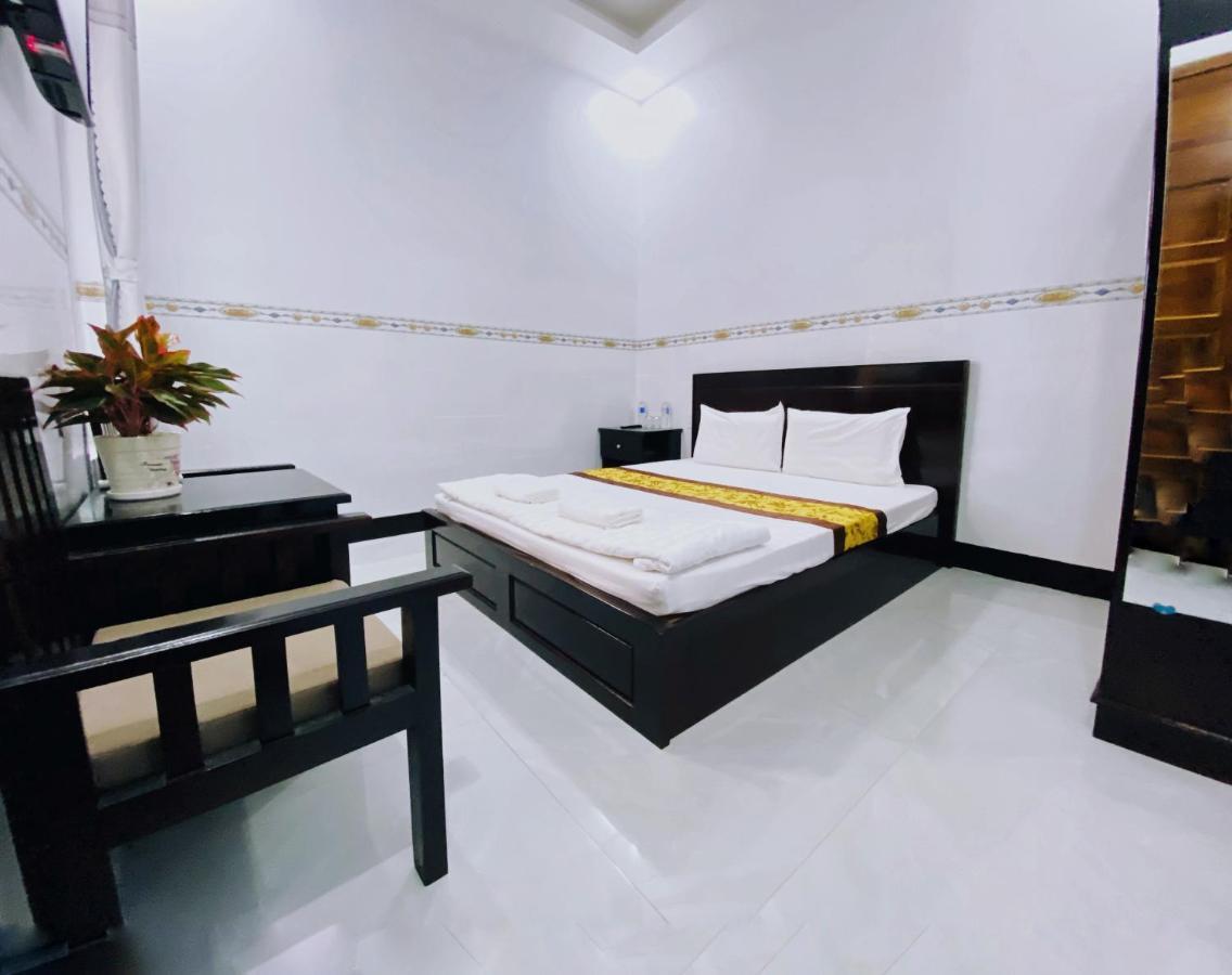 Hotel Khach San Long Dao Phu Quy *