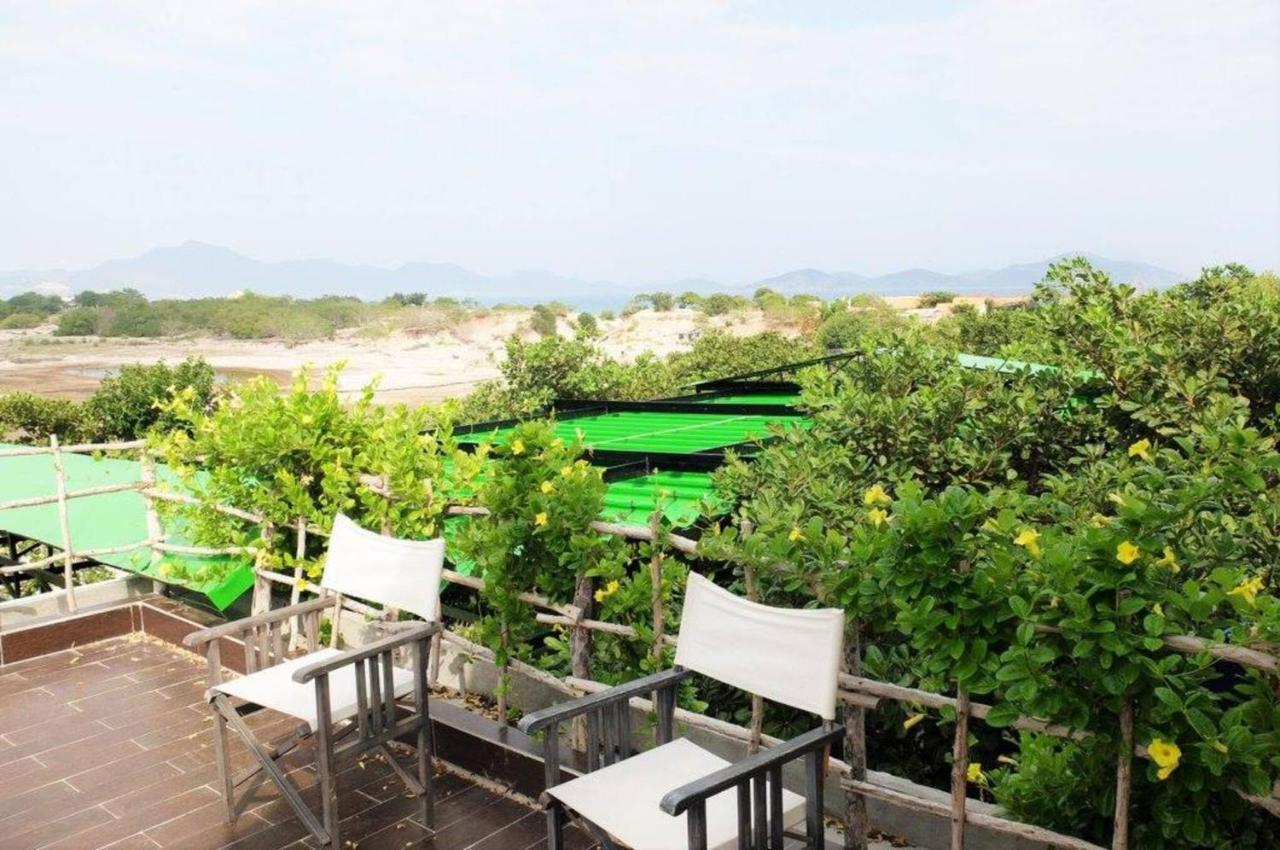 Dao Hoa Vang - Venuestay Cam Ranh