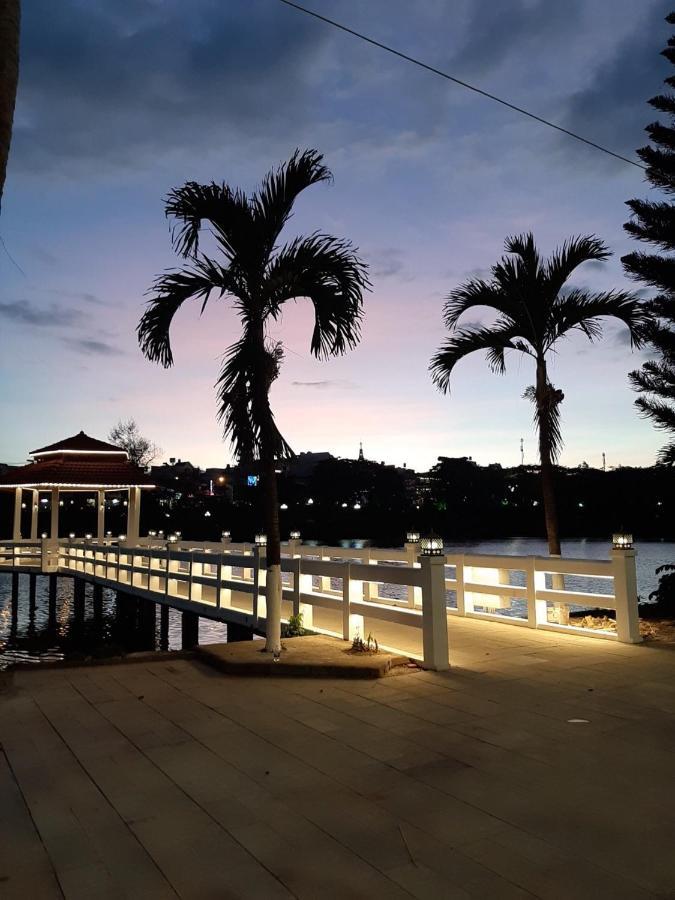 Sandals Vista