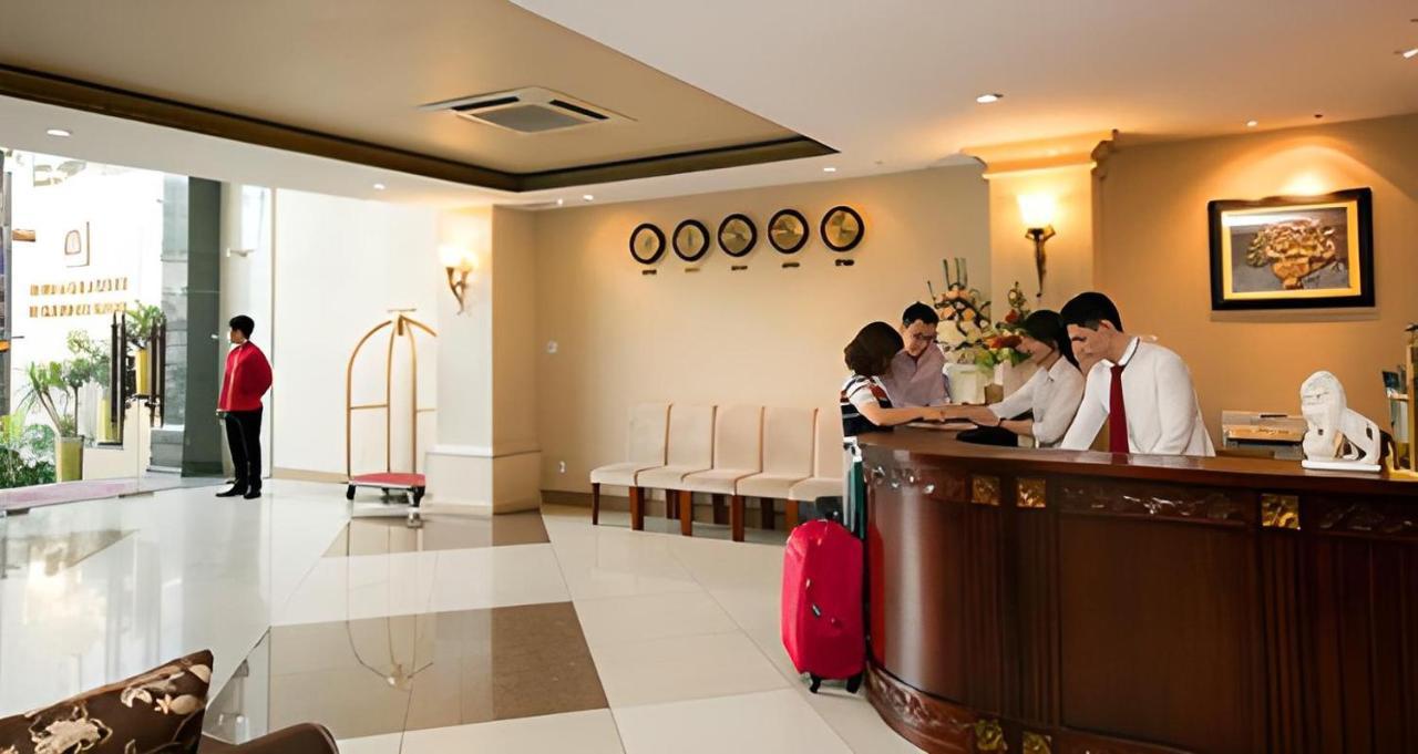 Reddoorz Premium White Lion Hotel