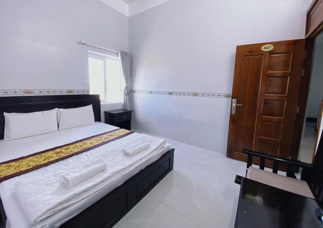 Khach San Long Dao Phu Quy Hotel