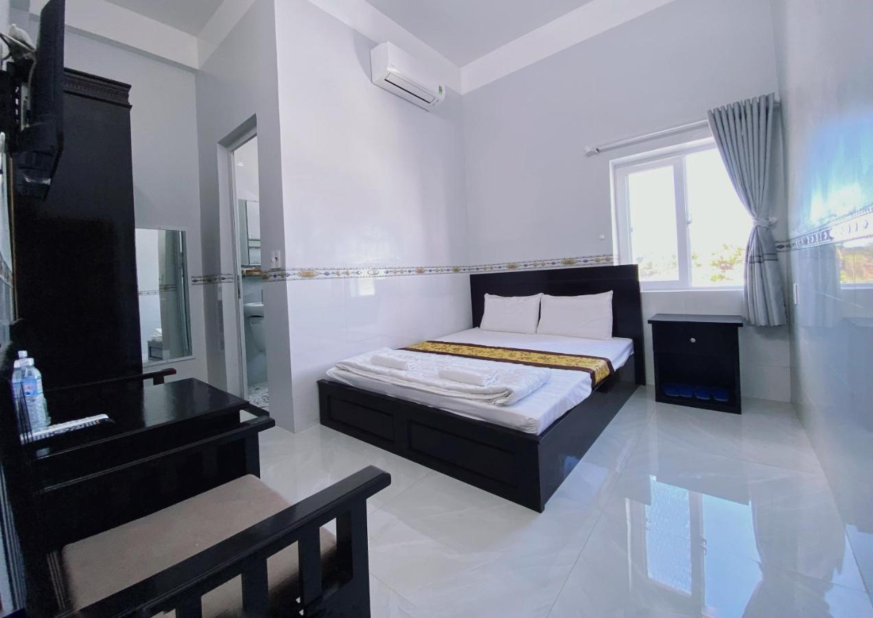 Hotel Khach San Long Dao Phu Quy *