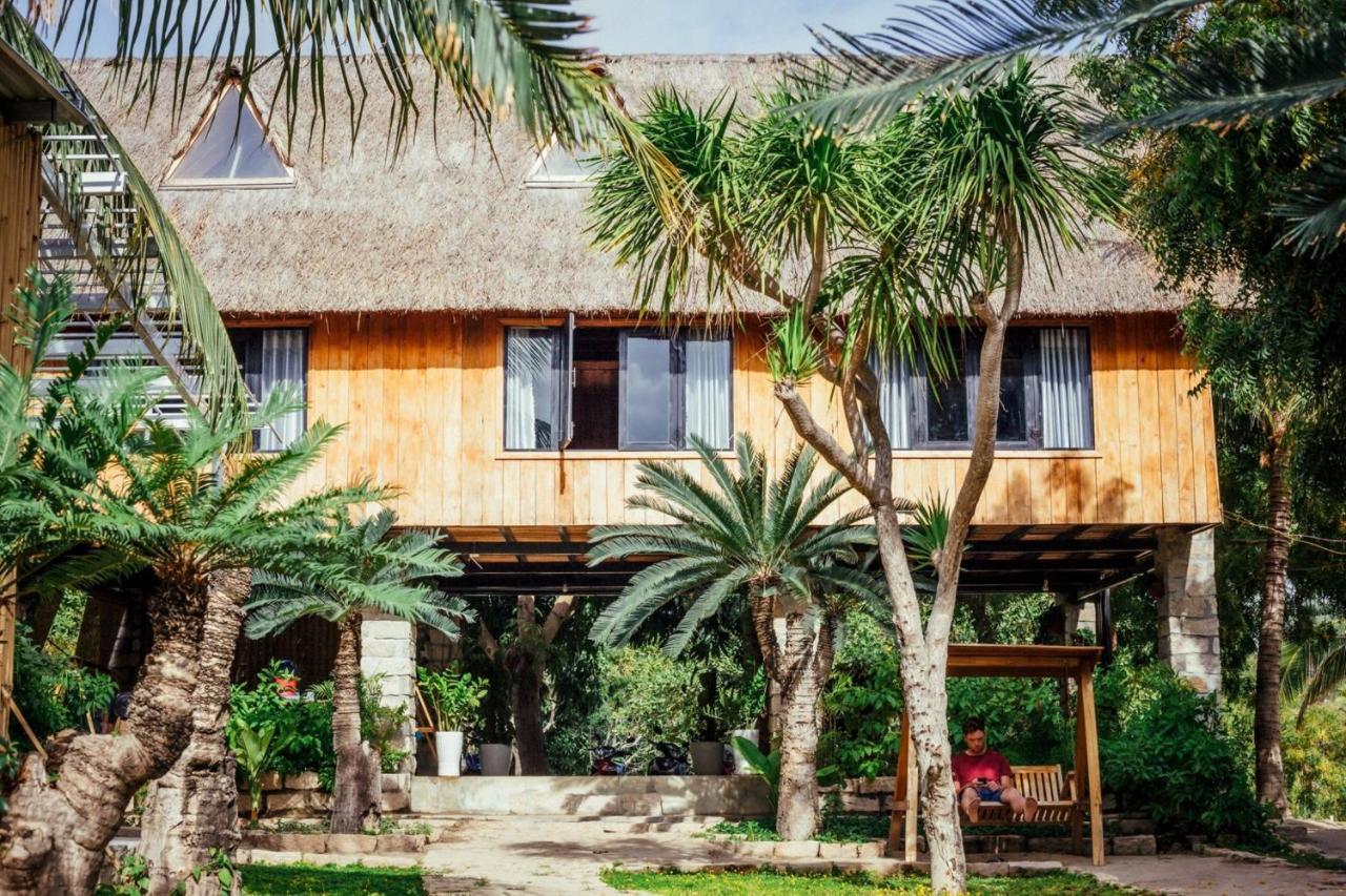 Dao Hoa Vang - Venuestay Homestay *