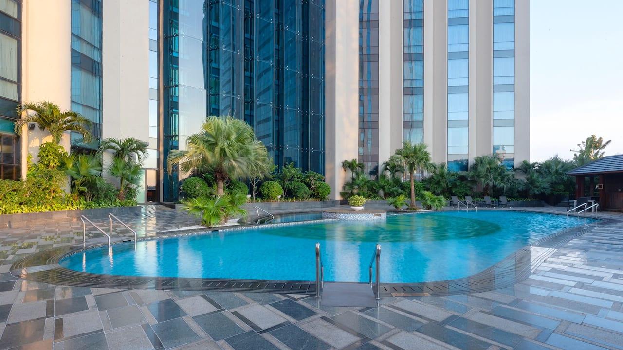 Sheraton West Khách sạn 5*