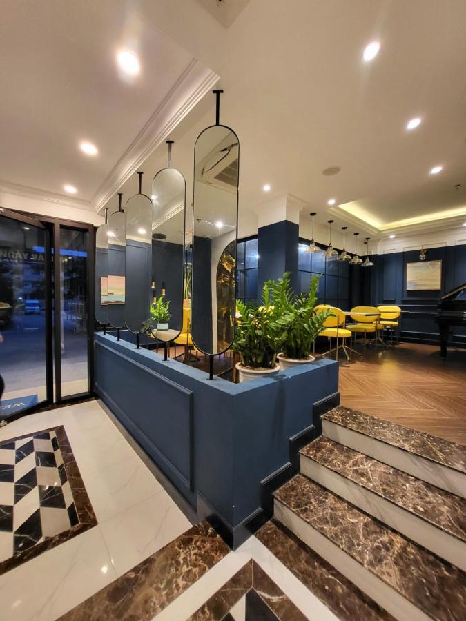 Louis Mo Apartment