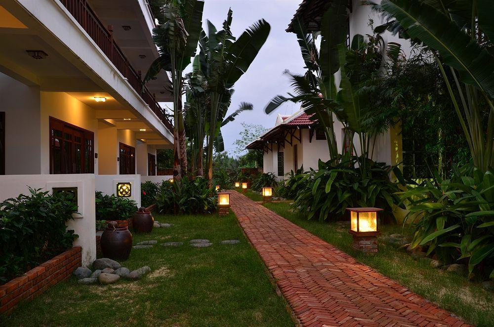 Khách sạn Riverside Bamboo 4*
