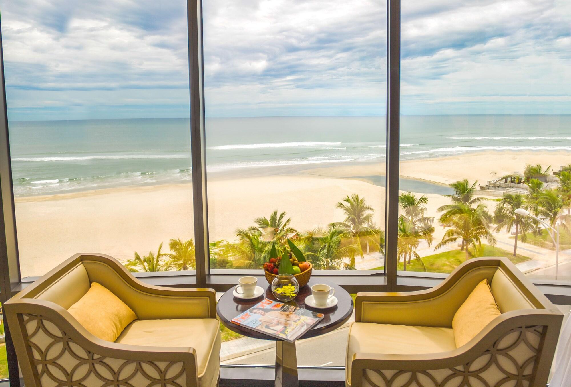 Hotel Holiday Beach Hotel Danang 5*