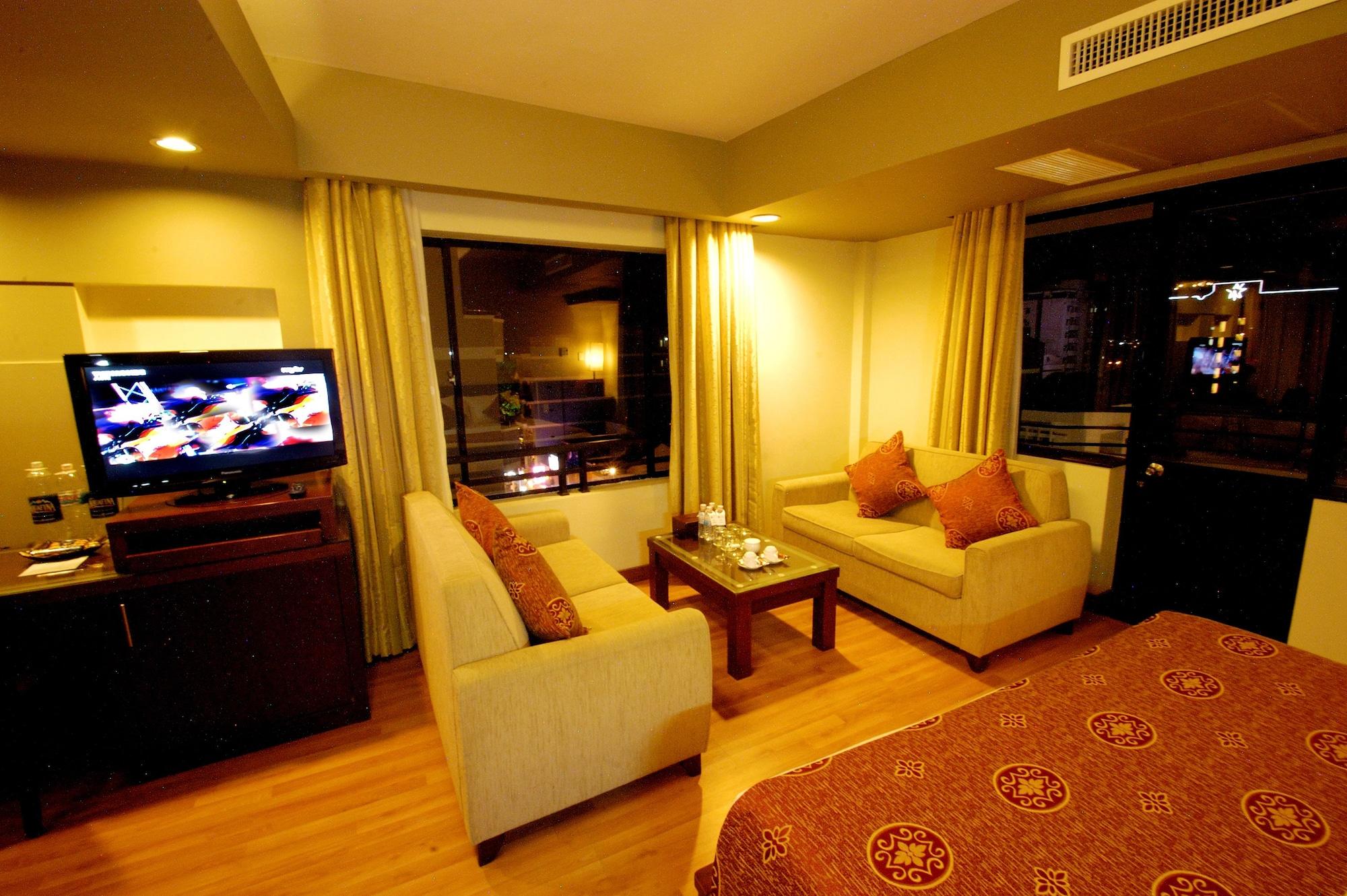Paradise Hotel 3*