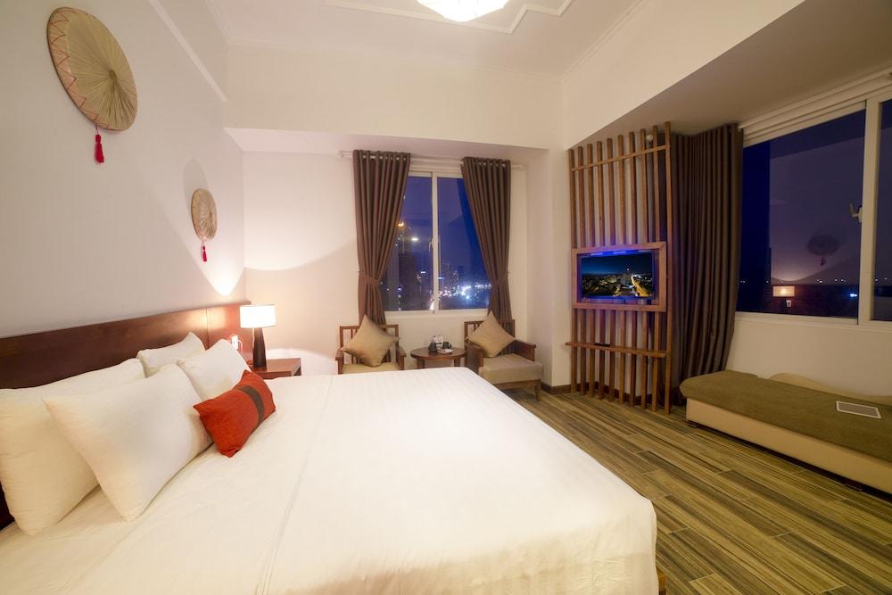 Hotel The Light 4*