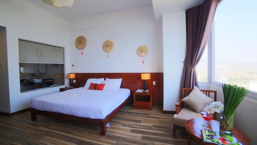 Hotel The Light 4*