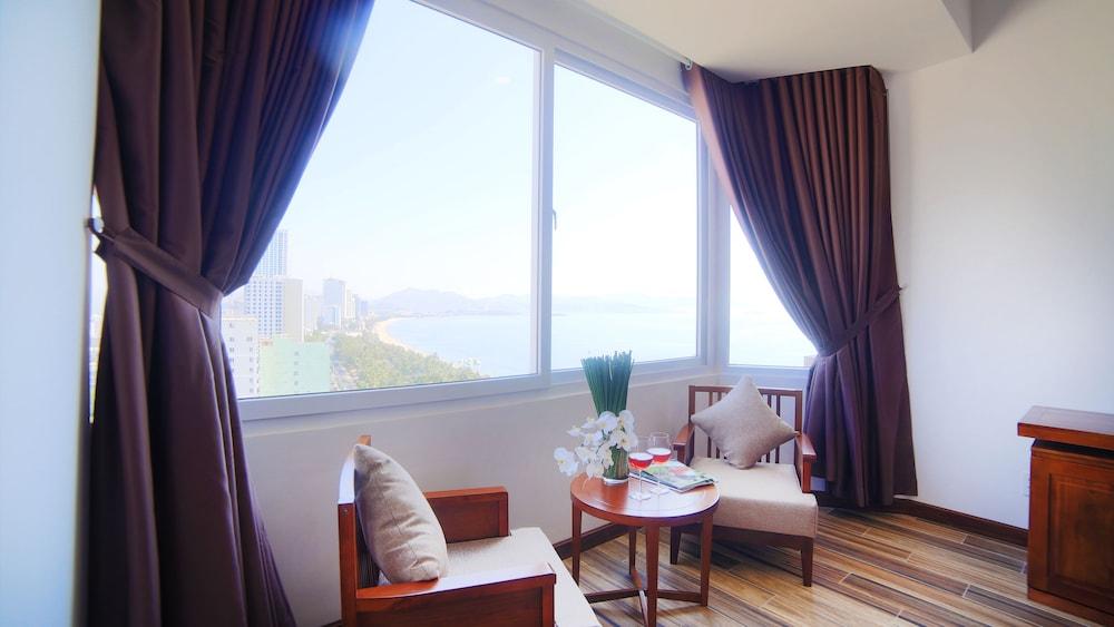 The Light Hotel Nha Trang