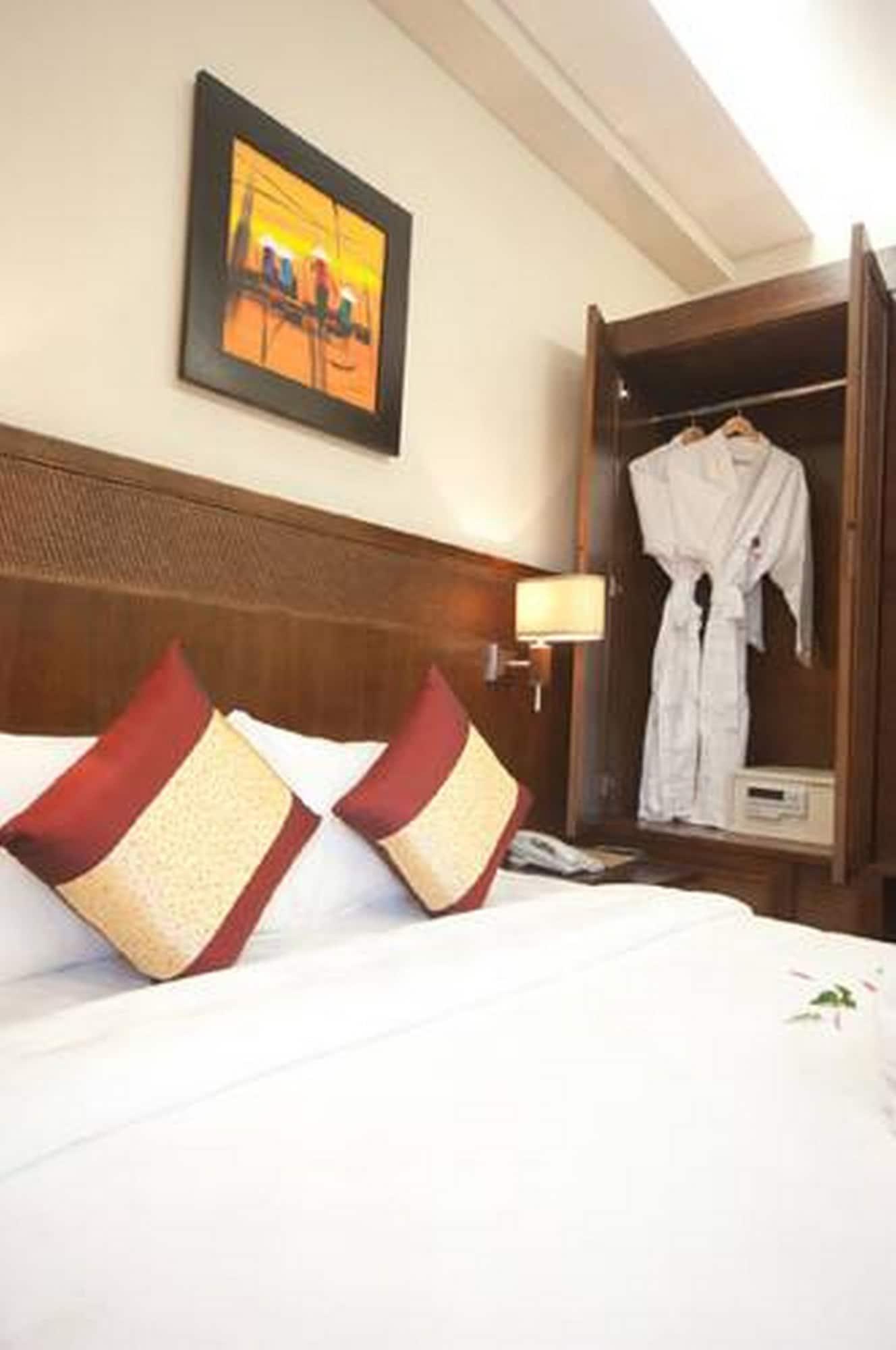 Hotel Gold Hue