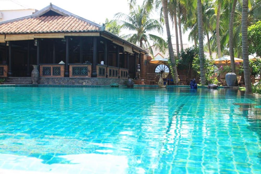 Lotus Village 3*