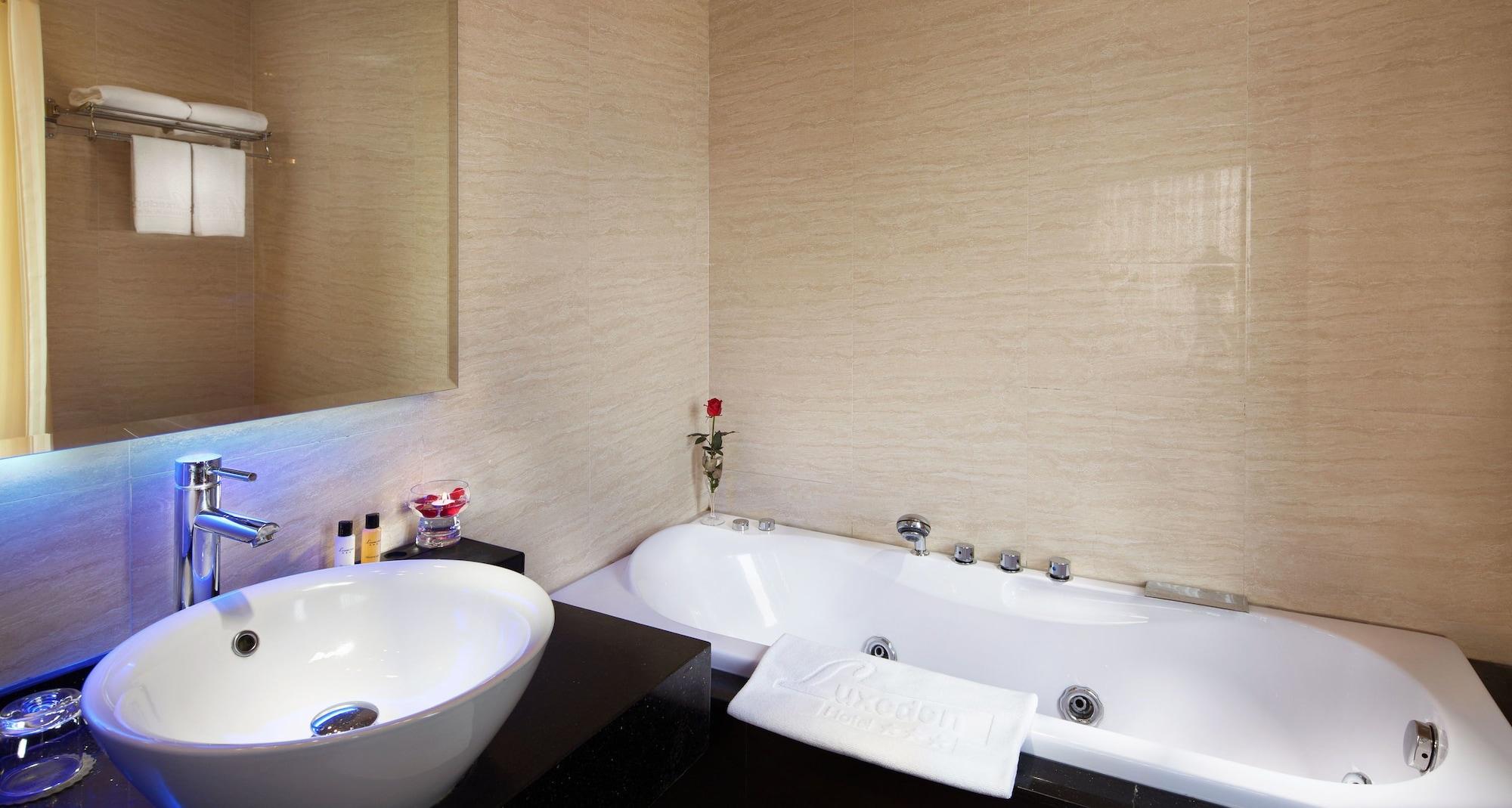 Luxeden Khách sạn 4*