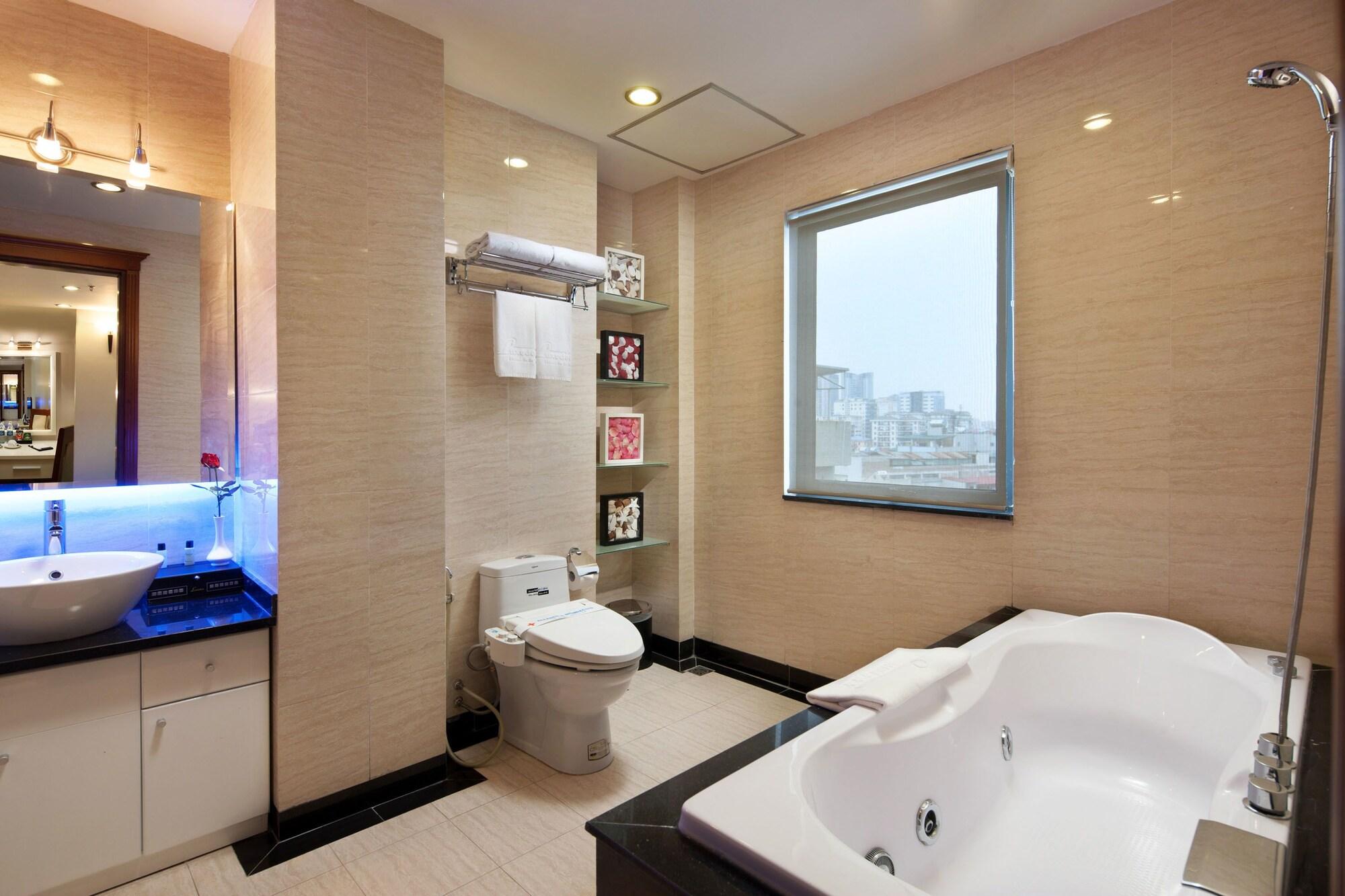 Khách sạn Luxeden