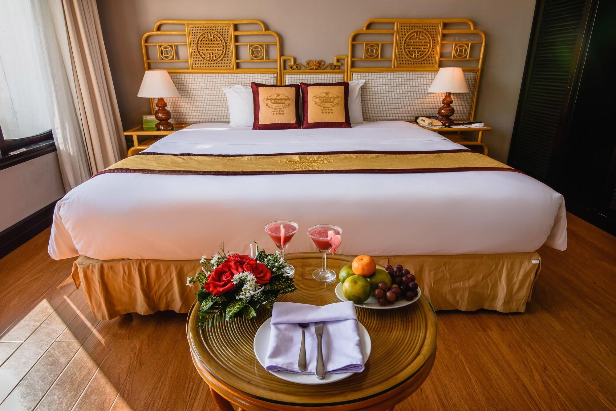 Huong Giang & 4*
