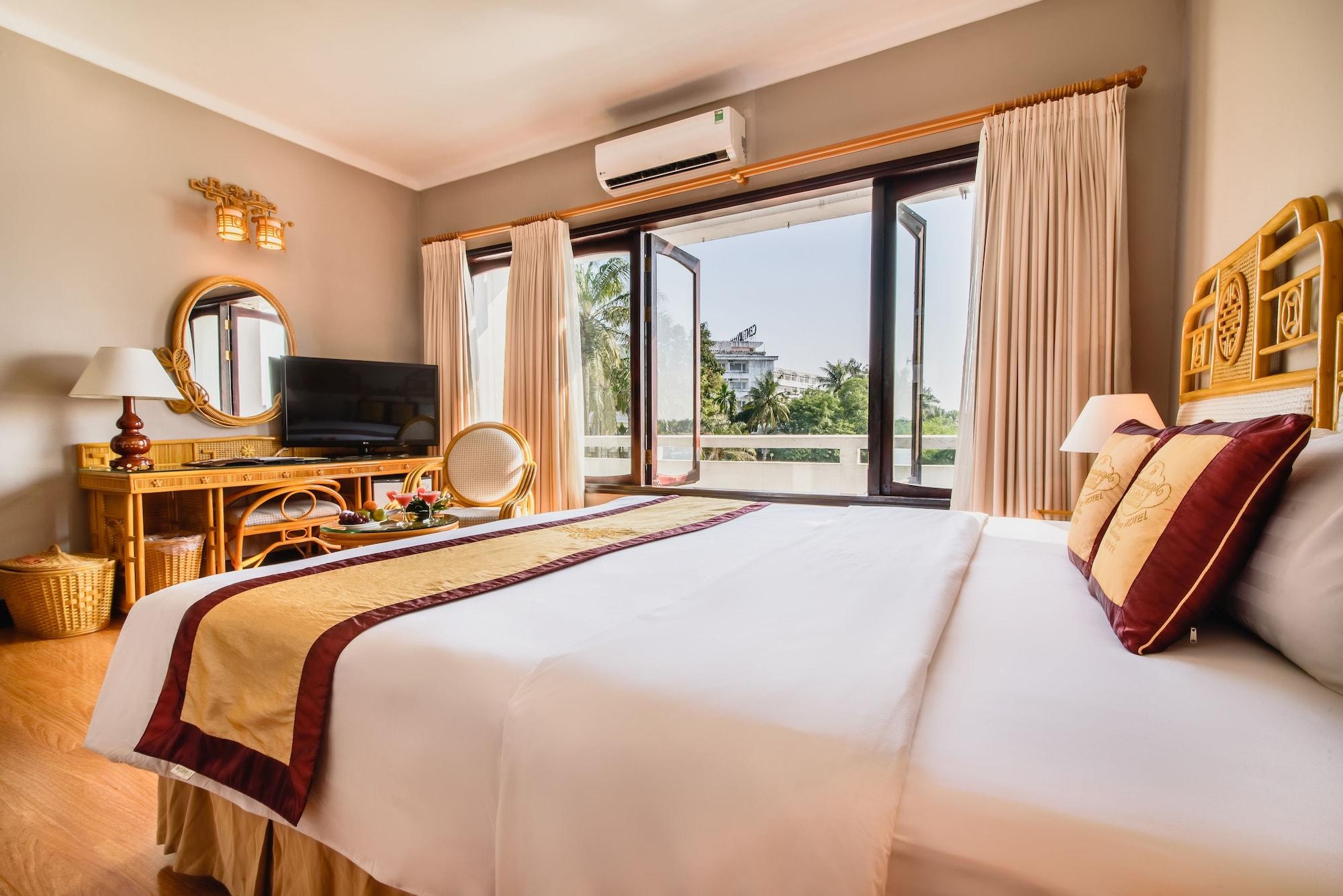 Huong Giang & 4*