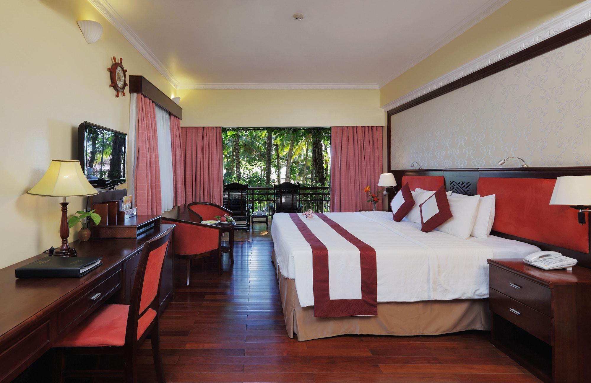Resort Saigon &