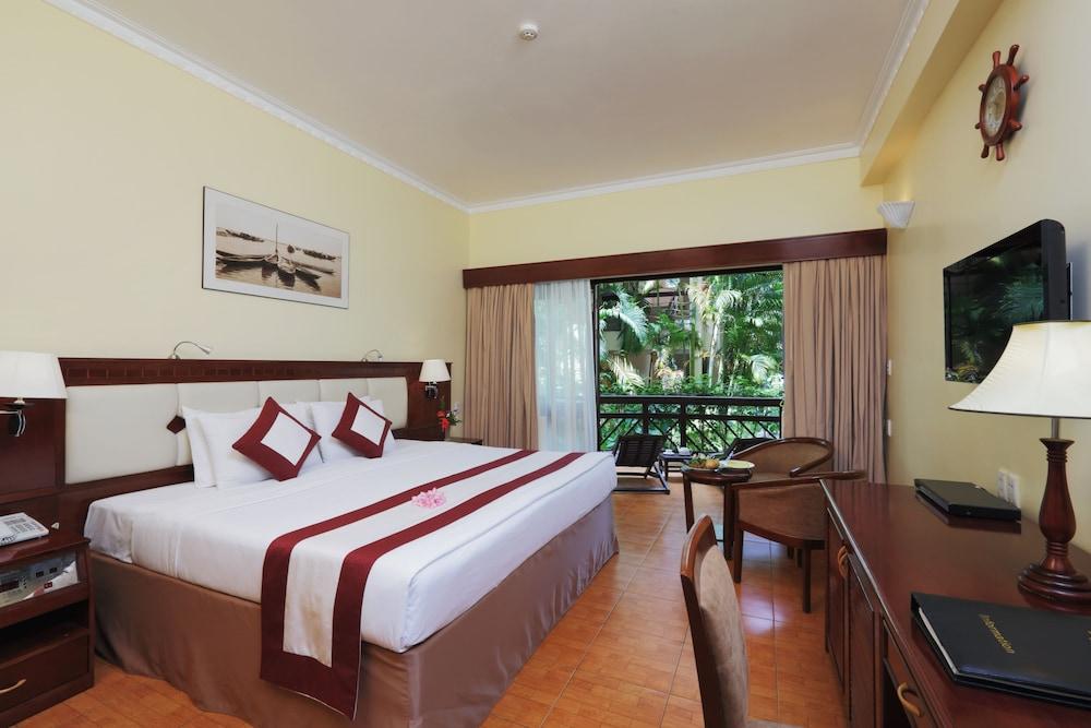 Resort Saigon & 4*