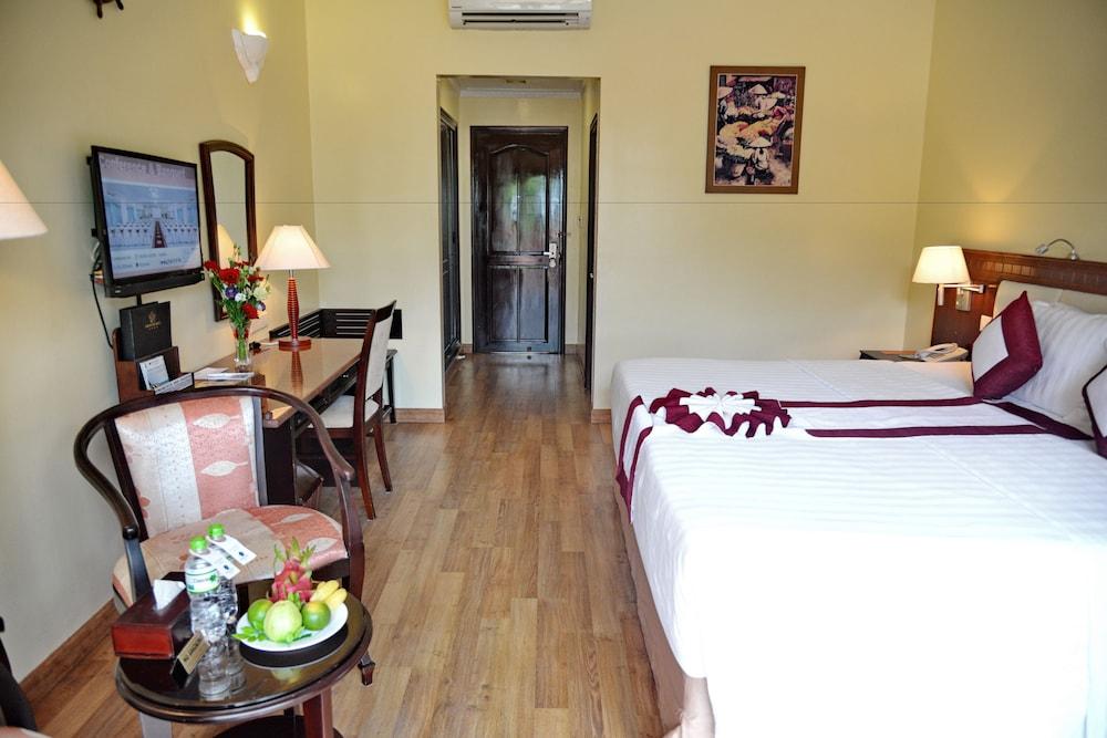 Saigon & 4*