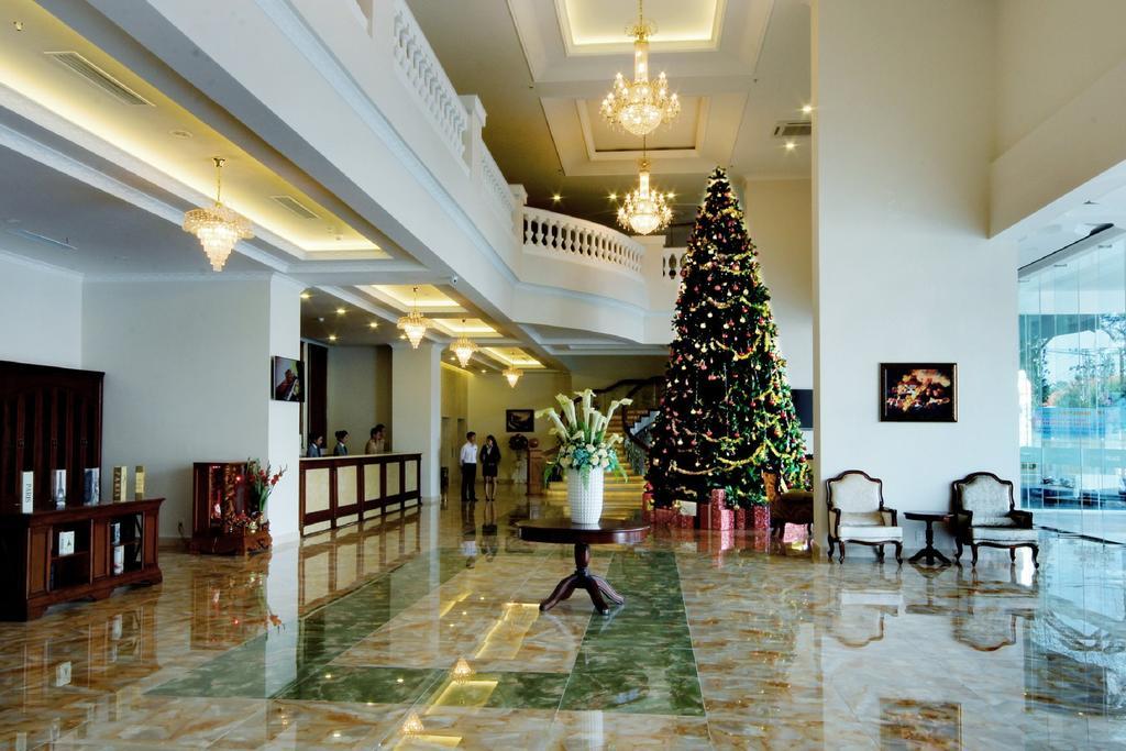 Palace Khách sạn
