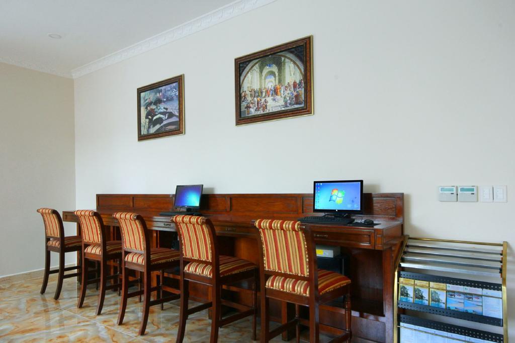 Khách sạn Palace 4*
