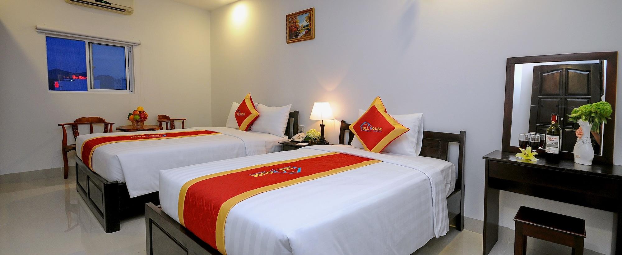 Full House Hotel 3*