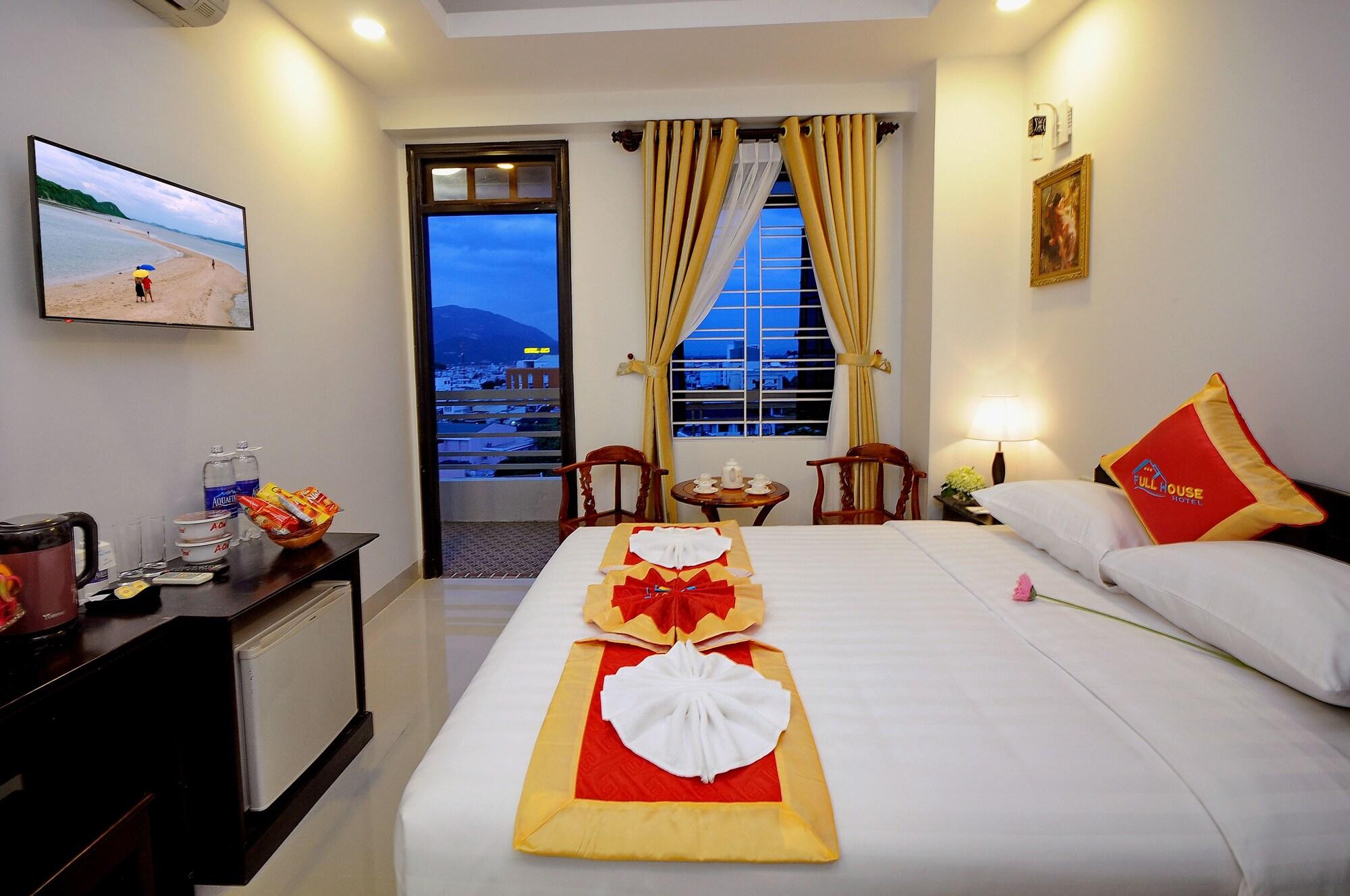 Full House Hotel 3*