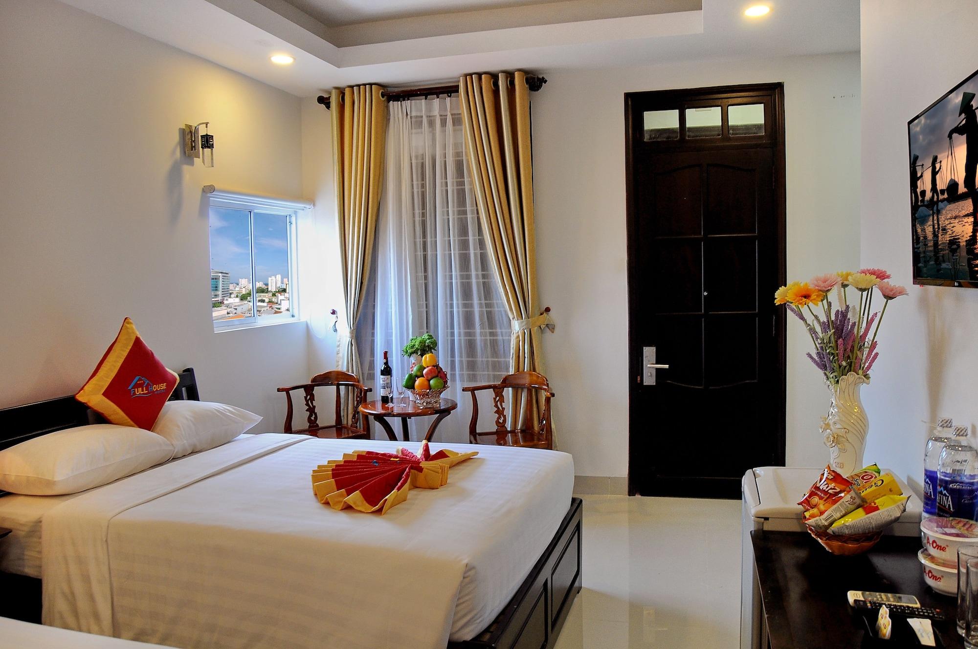 Full House Hotel 3*