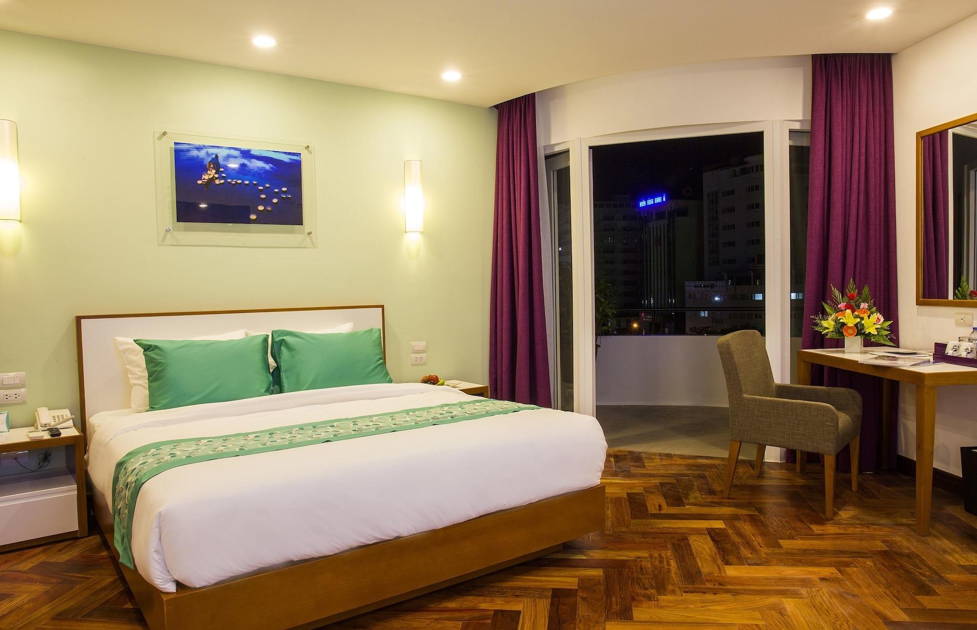 Emm Khách sạn 4*