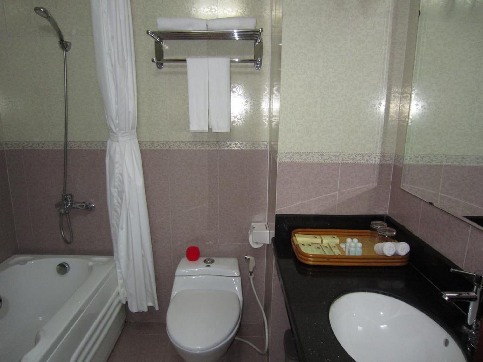 Hotel Hung Long Harbour Cat Ba 3*