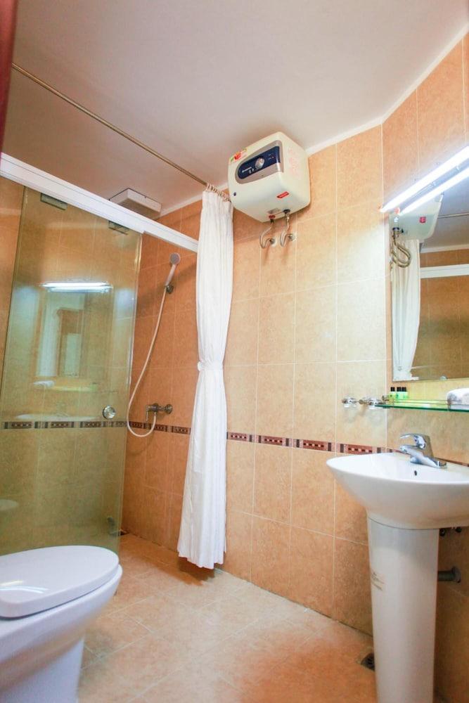 Hung Long Harbour Cat Ba Hotel 3*