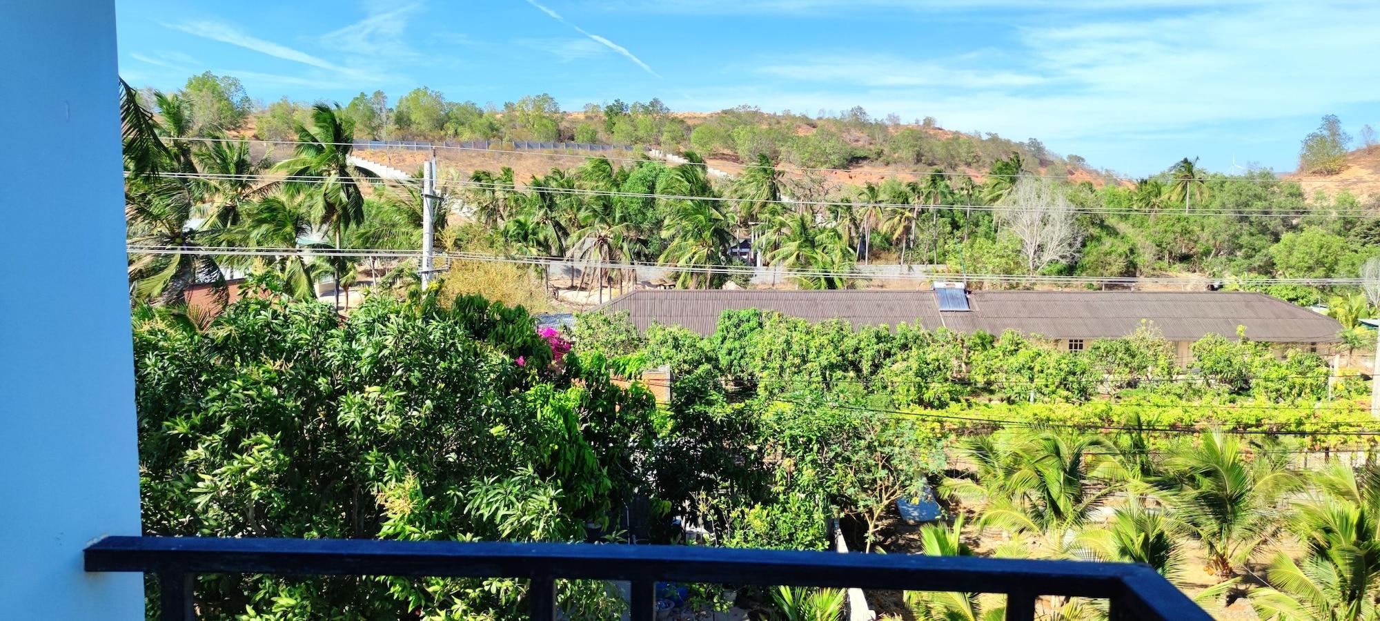 Guest house Cat Tien 2*