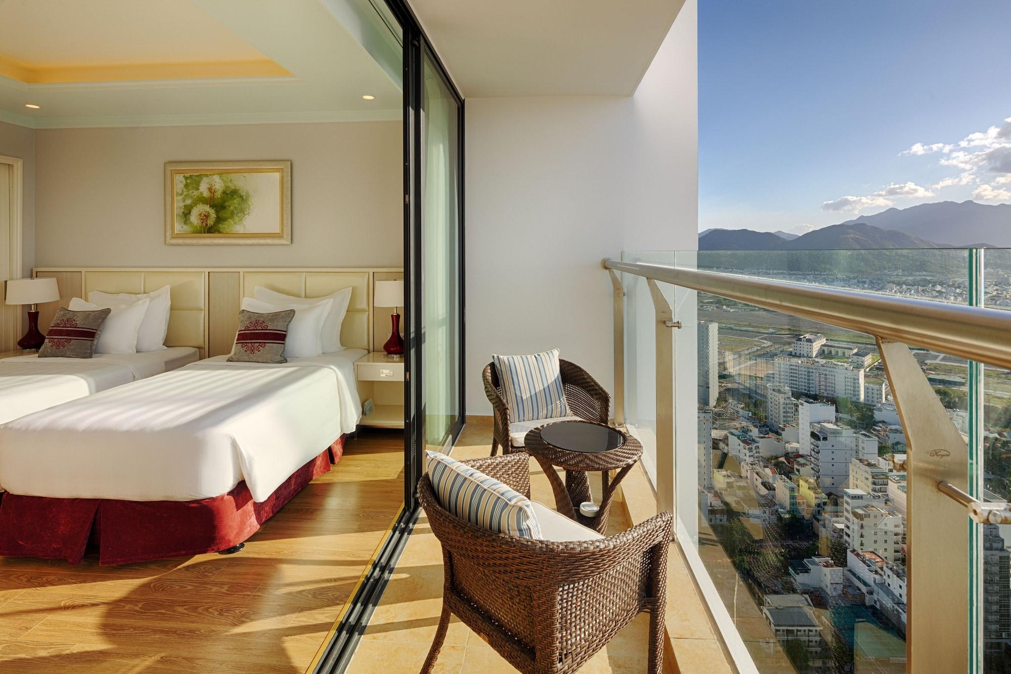 Vinpearl Condotel Beachfront Khách sạn 5*