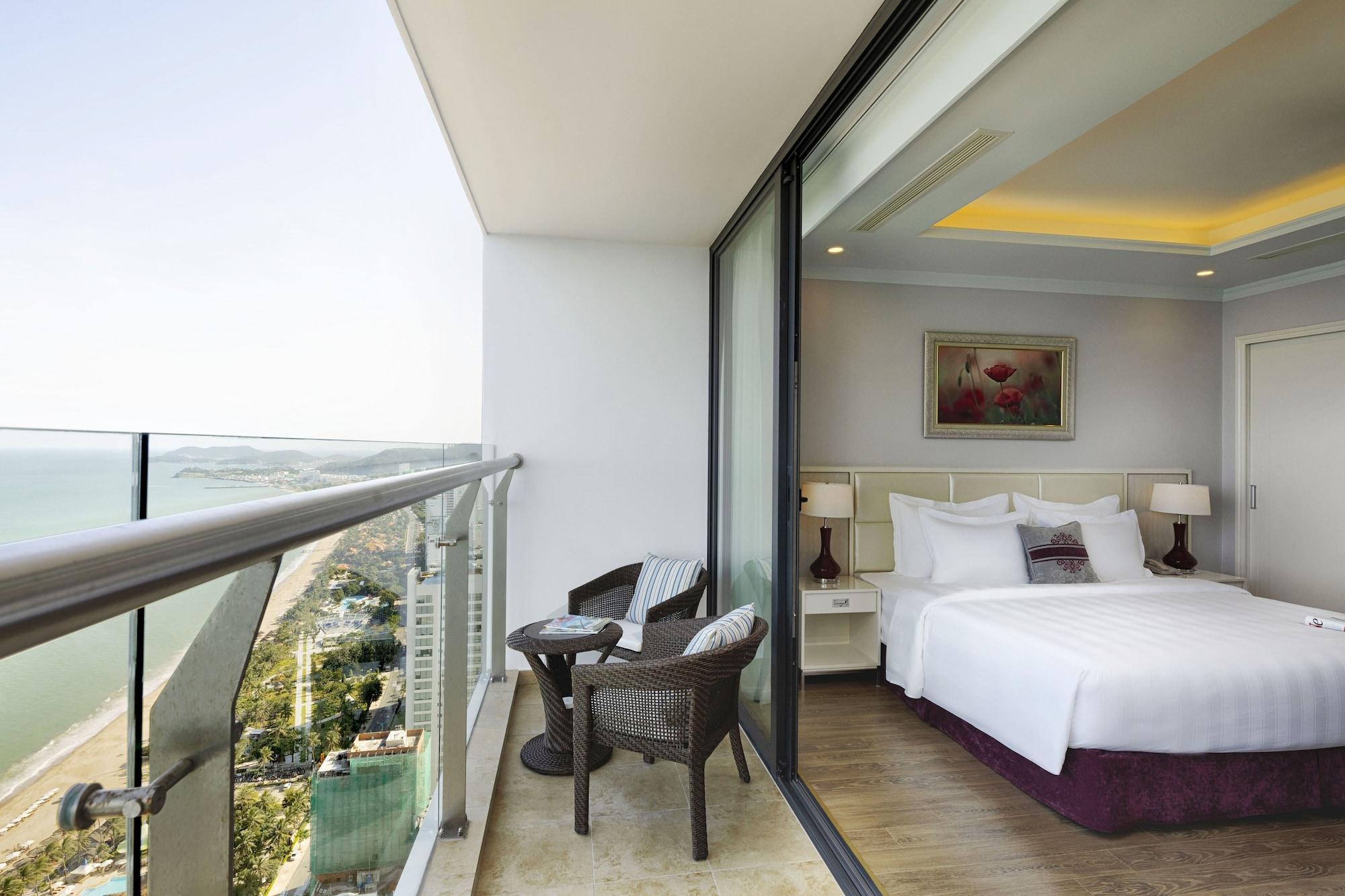 Vinpearl Condotel Beachfront 5*